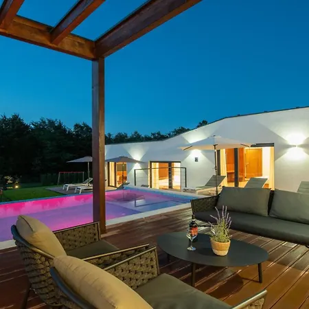Istria By 4*